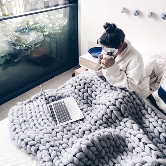 Chunky Knit Blanket NWT Hot Pink Handmade 40”x40” (100cmx100cm) - Picture 3 of 5